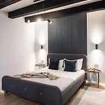 Season Apartment