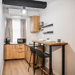 Season Apartment