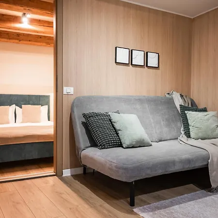 Season Apartment