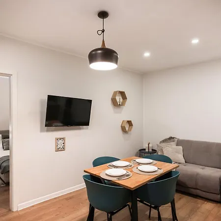 Season Apartment